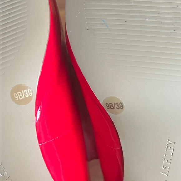 Like new Laura Ashley Vibrant Red Slingback Heels - Picture 11 of 16